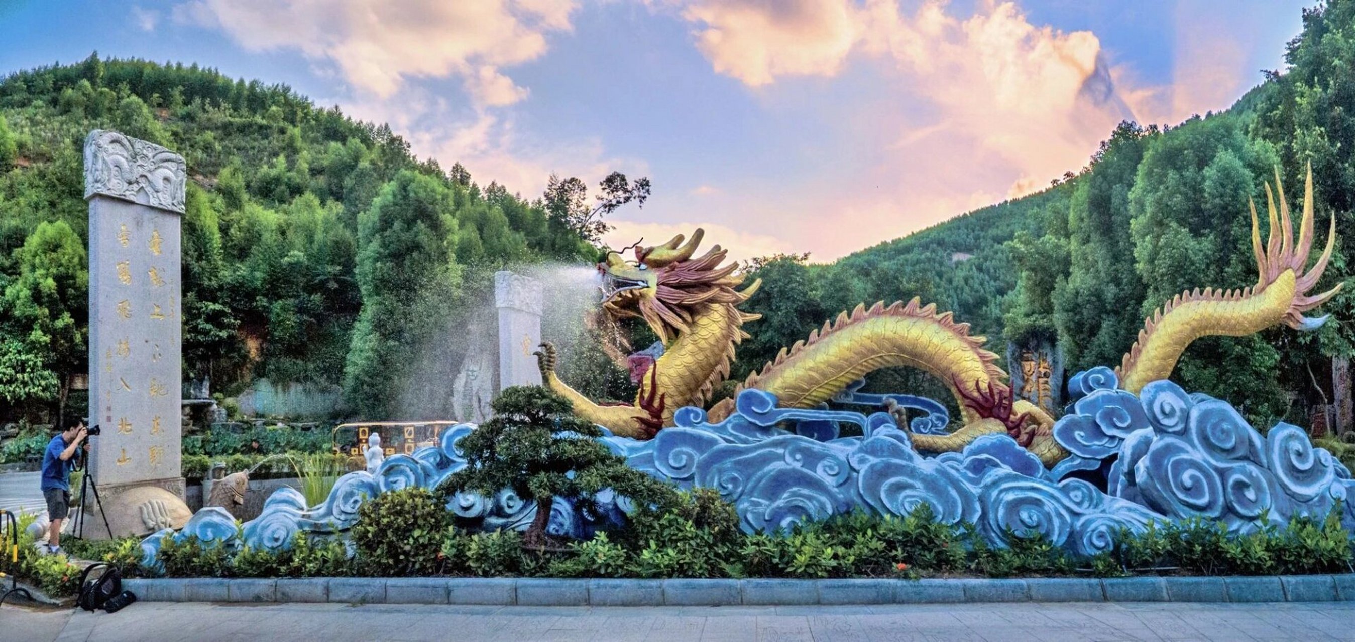 广西龙门水都文化生态旅游景区是国家4a级景区,位于南宁市西乡塘区外