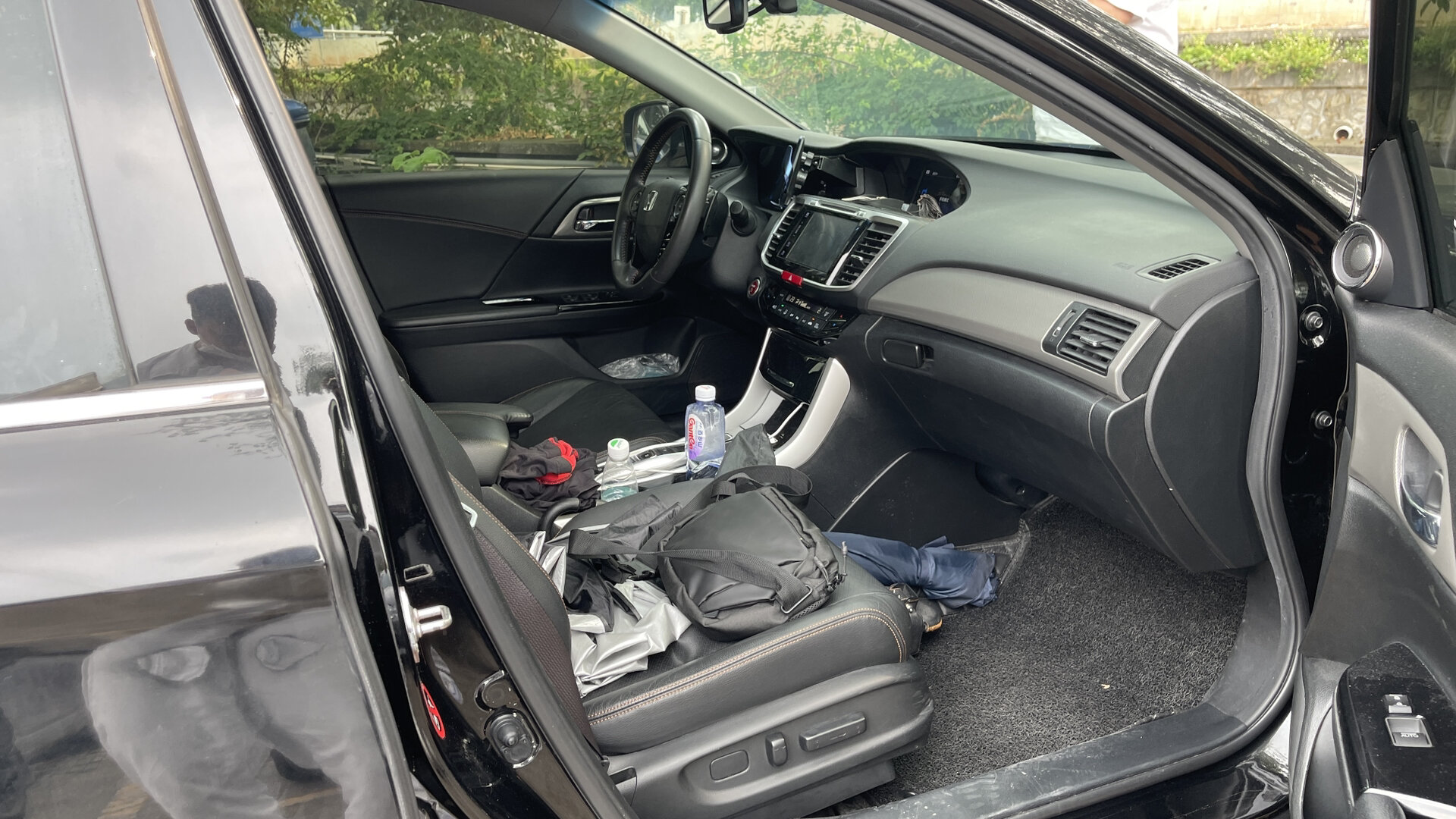 5代雅阁2.0混合动力锐尊版(新车指导价:27.