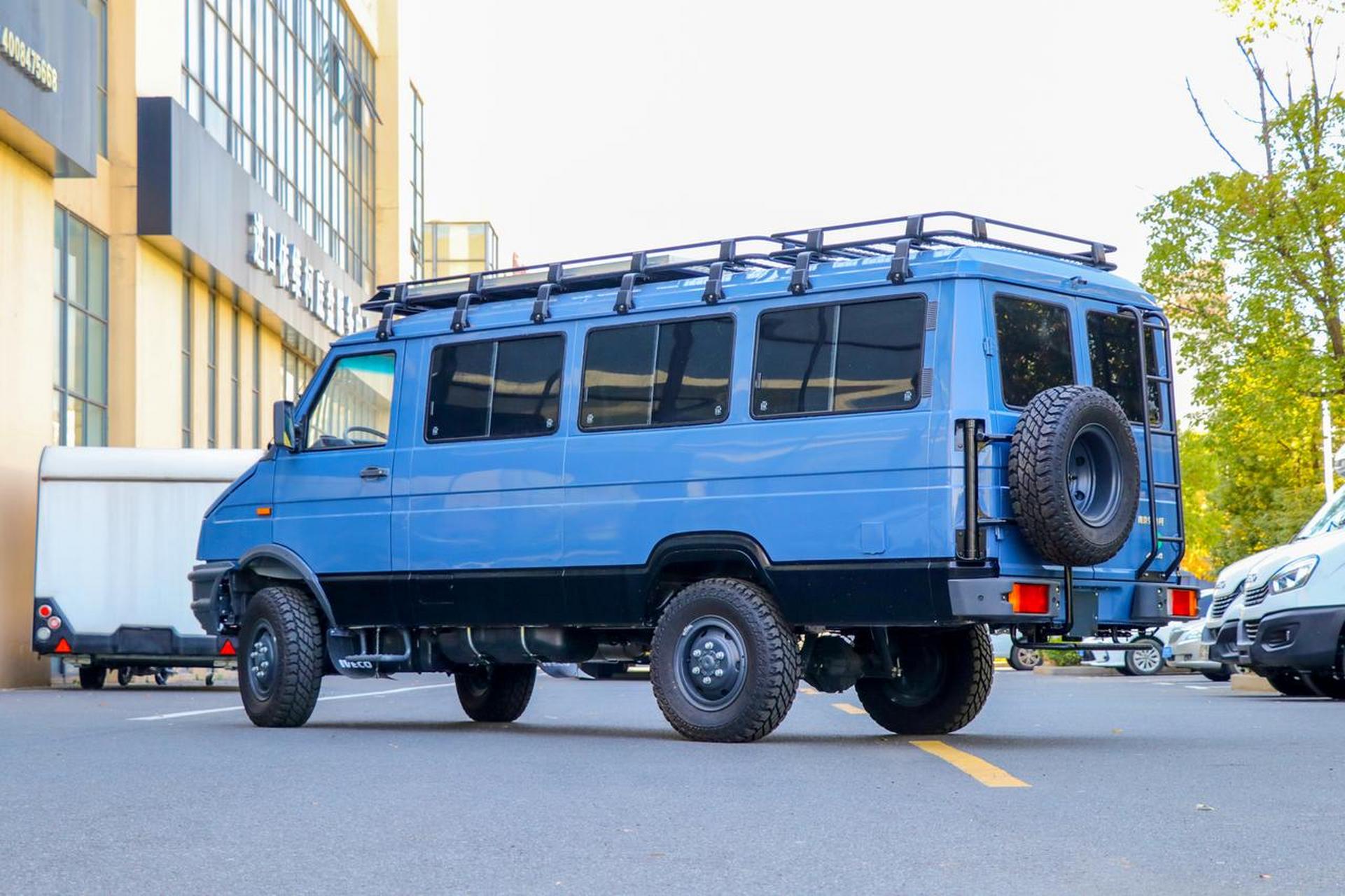 品牌和型号:iveco 依维柯 2045 4x4 类型:越野宿营车 车身风格:该车