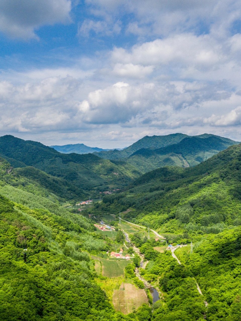 山峦起伏的丹东宽甸青山沟9015国家级15风景区 青山沟国家级