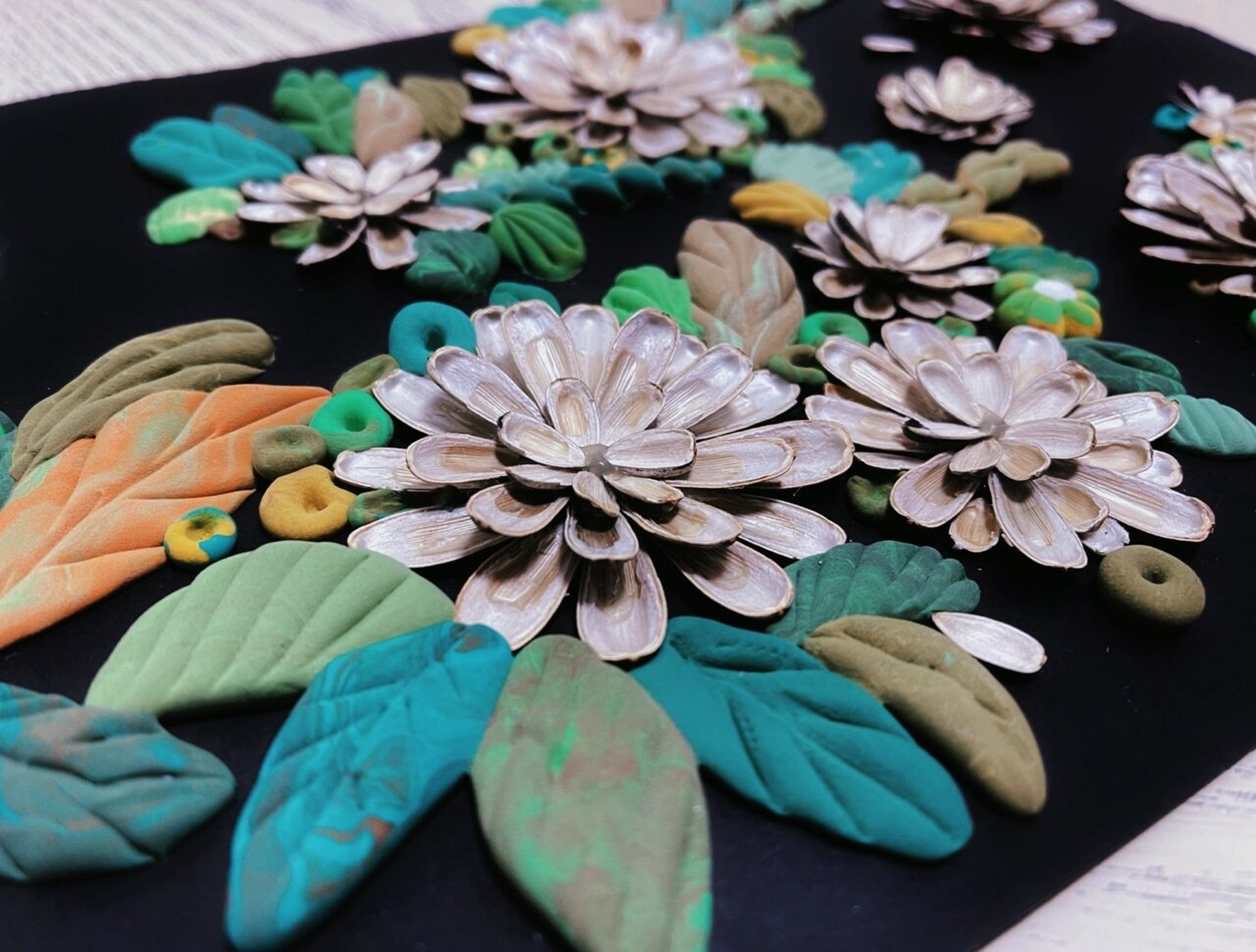 儿童谷物果壳手工制作画 利用瓜子皮,配合超轻粘土,效果真的棒,拍不出