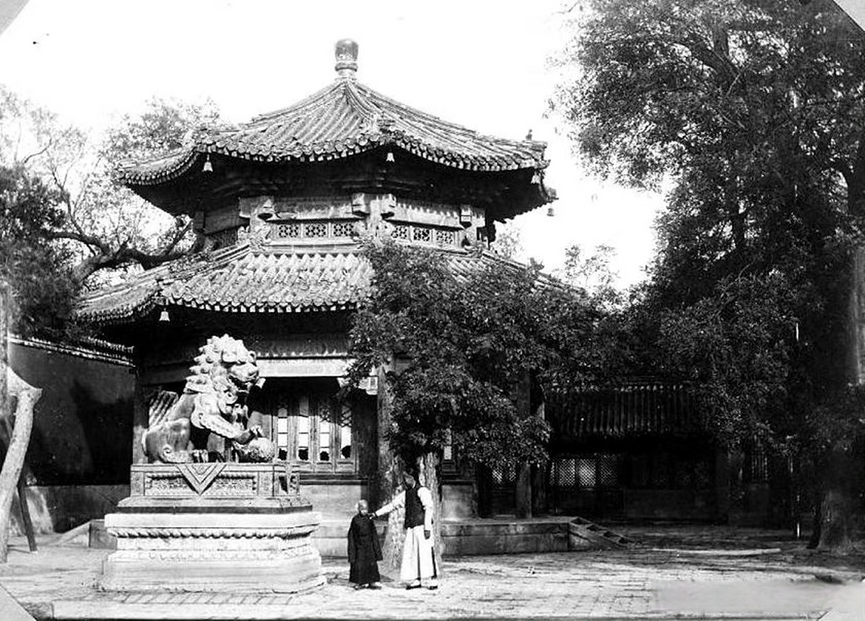 等会去雍和宫,咱先看看百年前的老照片. #博物馆里的百年统战