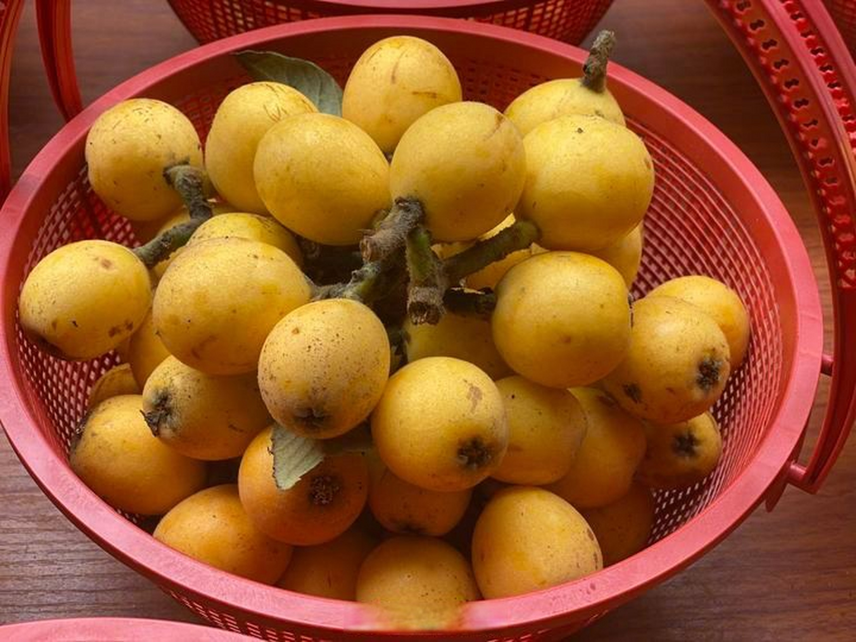 浙江到了炫枇杷的季节#【#塘栖枇杷提前上市#】今天(5月7日),记者在