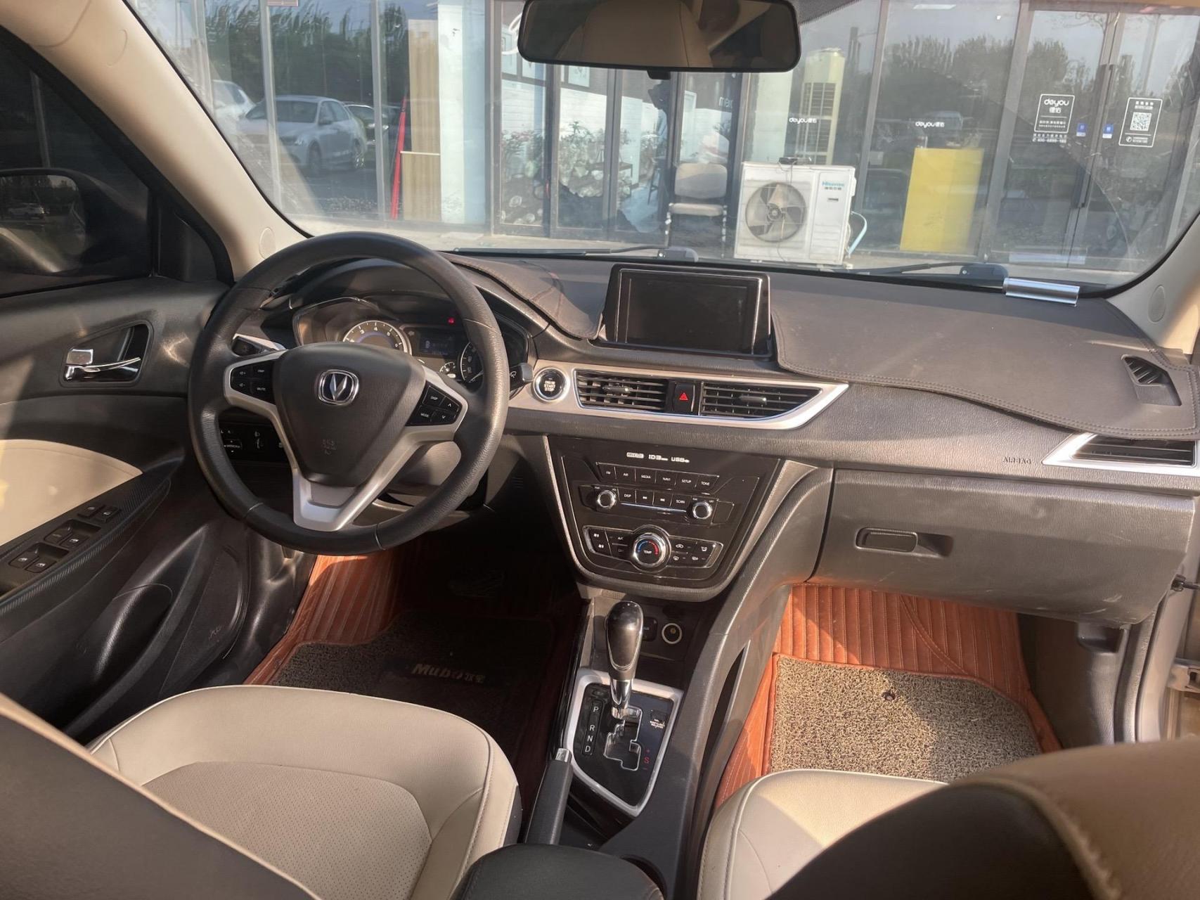 15年长安悦翔v7自动挡带天窗,方向盘按键,一键启动 内饰干净,车况原版