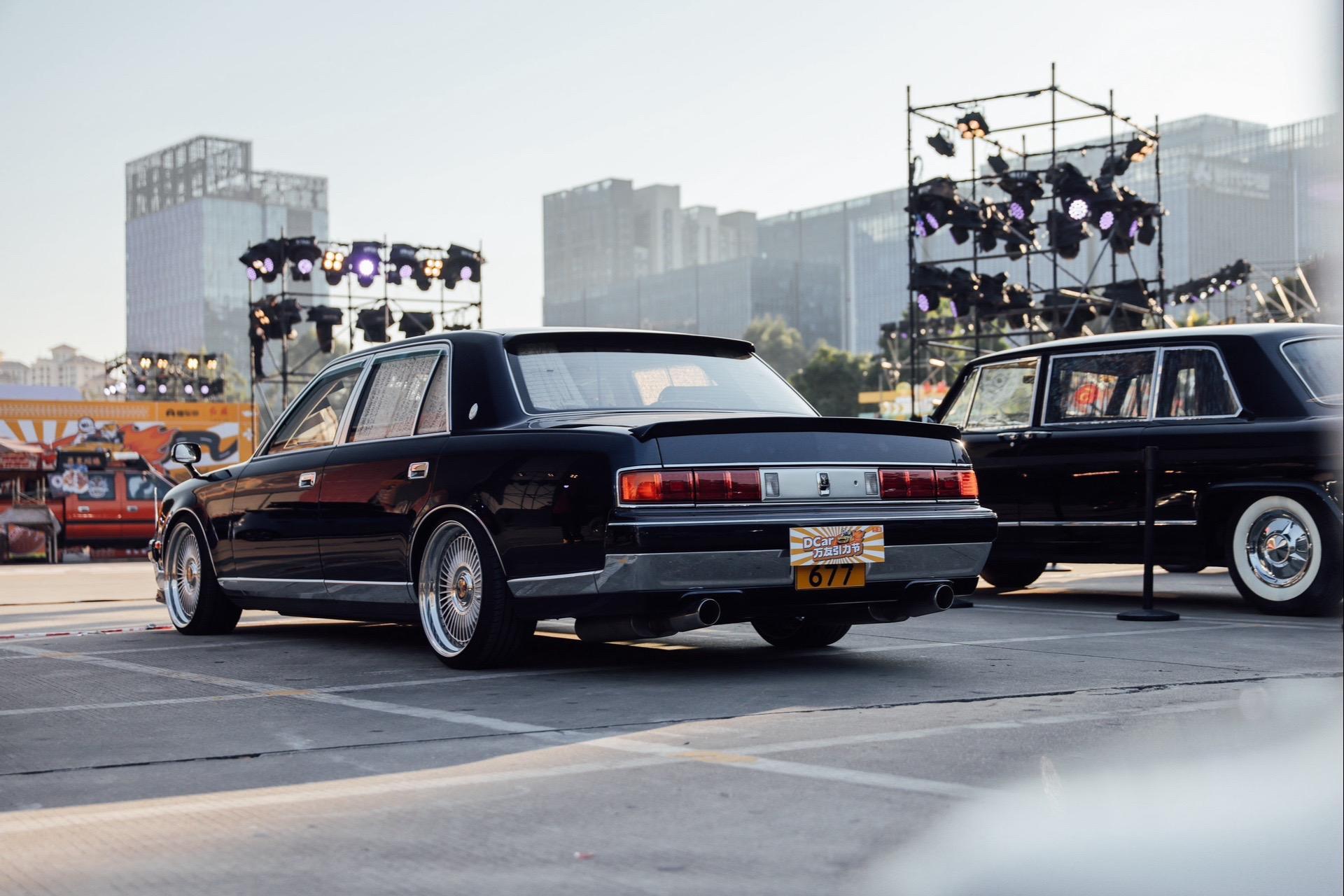 来自香港的2001年丰田世纪.