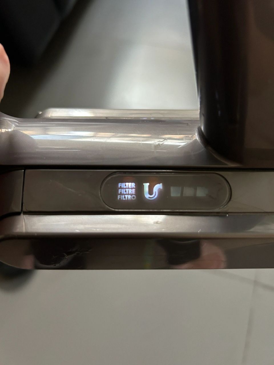 戴森吸尘器指示灯亮 清洗过滤网 仍旧不工作 第一天,用了大半年的戴森