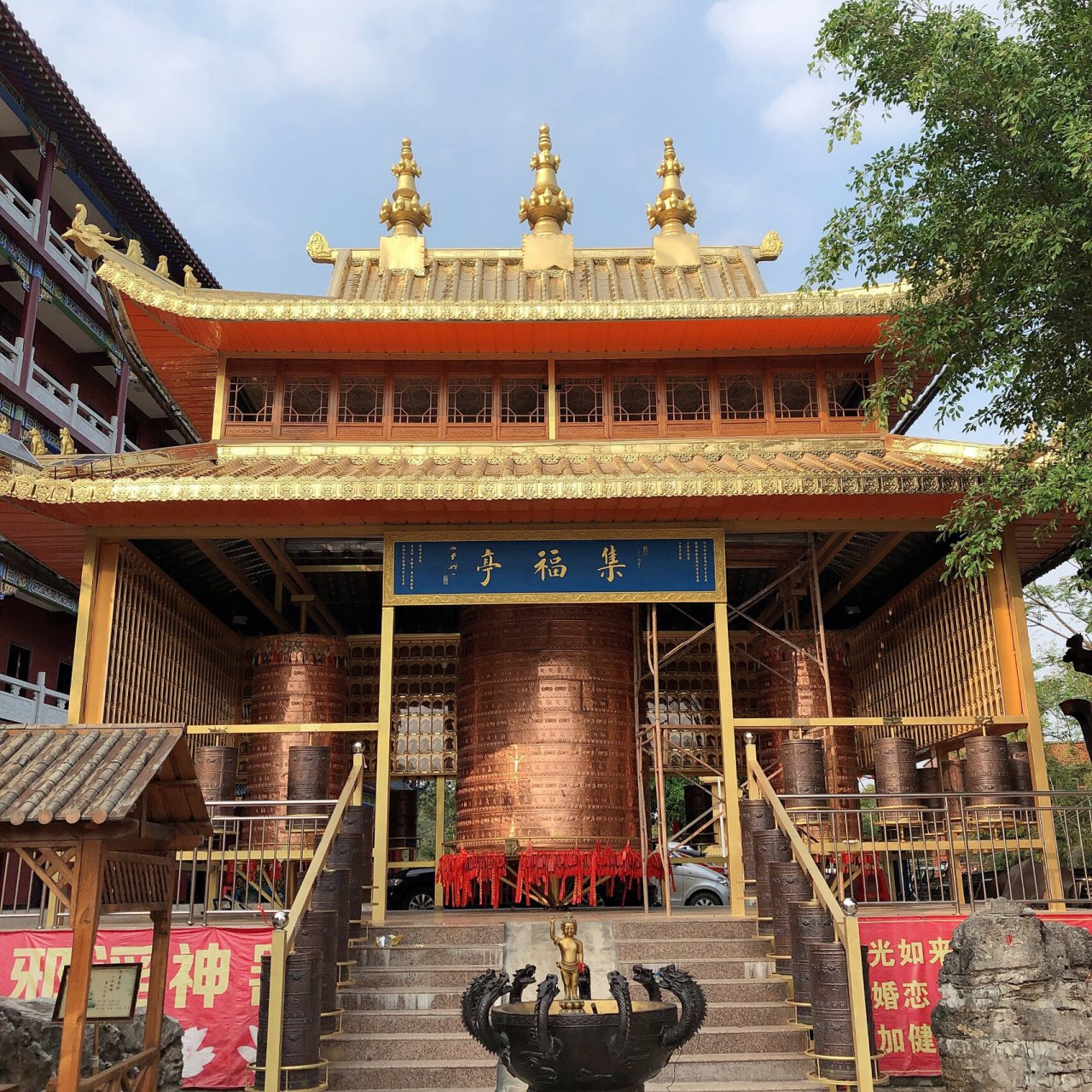 罗定灵山寺💙 因为这些彩旗,真的有点藏族风💛 走走拜拜还是不错