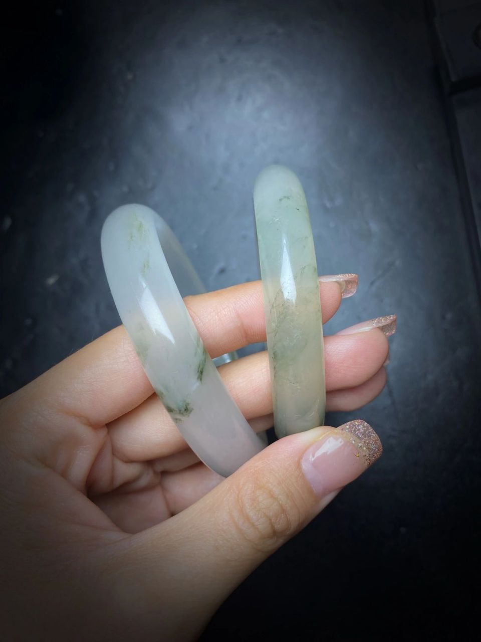 金丝玉天山冰翠货头和普货的对比~ 金丝玉天山翠手镯也是有品质好坏之