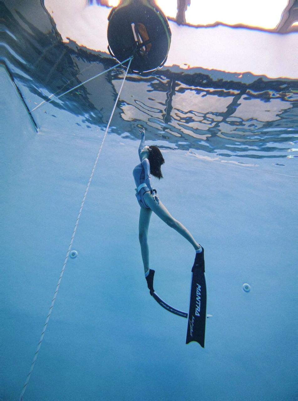 自由潜bikini93湿衣 真喜欢这个颜色呀