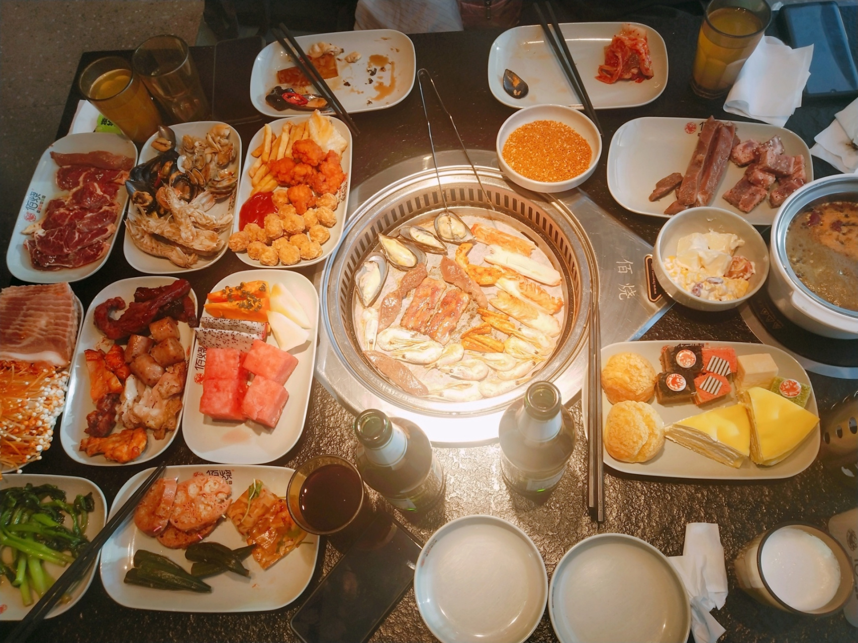 吃到扶墙出 店名:佰烧海鲜烤肉自助(振华广场八楼) 本来刚进去觉得