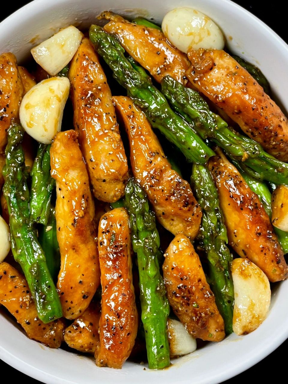 嫩滑的鸡胸肉炒芦笋这样做可好吃啦,香迷糊啦!