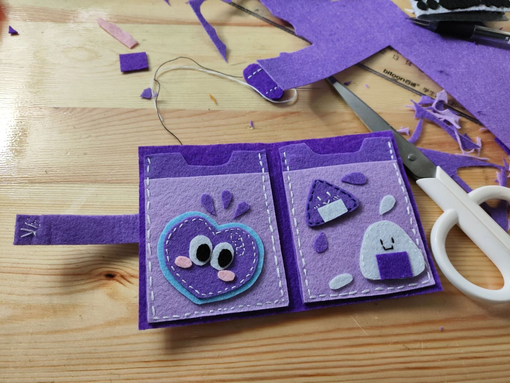 紫色不织布第二弹～9090 给室友做的卡包