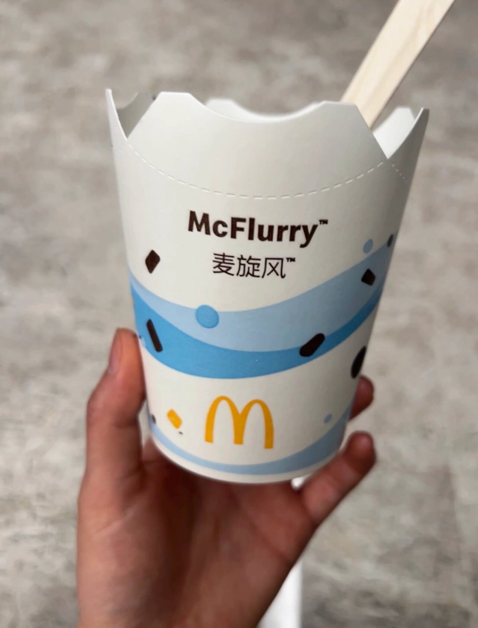 怀孕还不是可以吃麦旋风 我说想吃麦旋风,老公说大晚上谁会吃冰淇淋啊