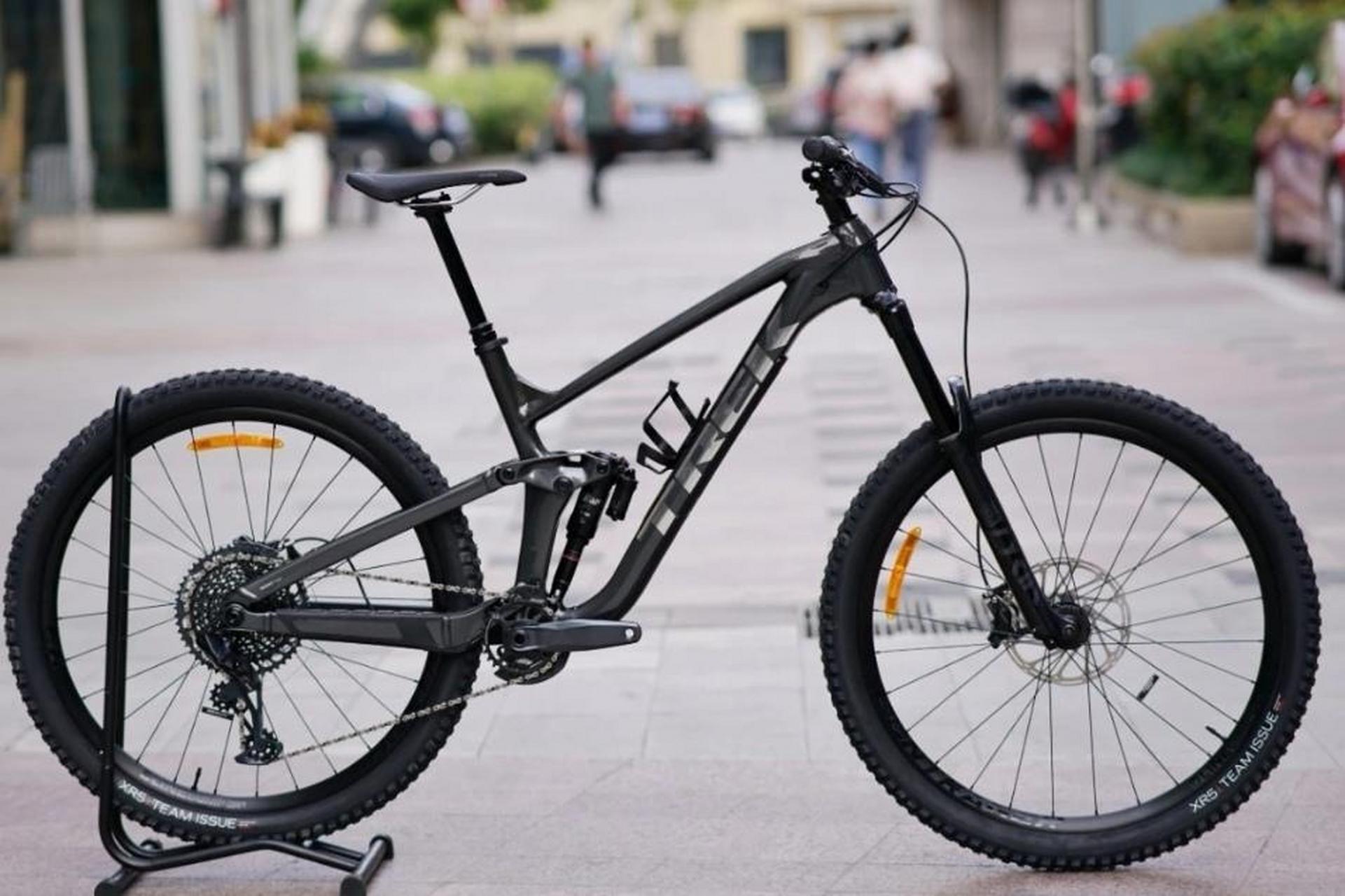 slash是一款耐力型山地自行车,为辽阔的全山地形打造.