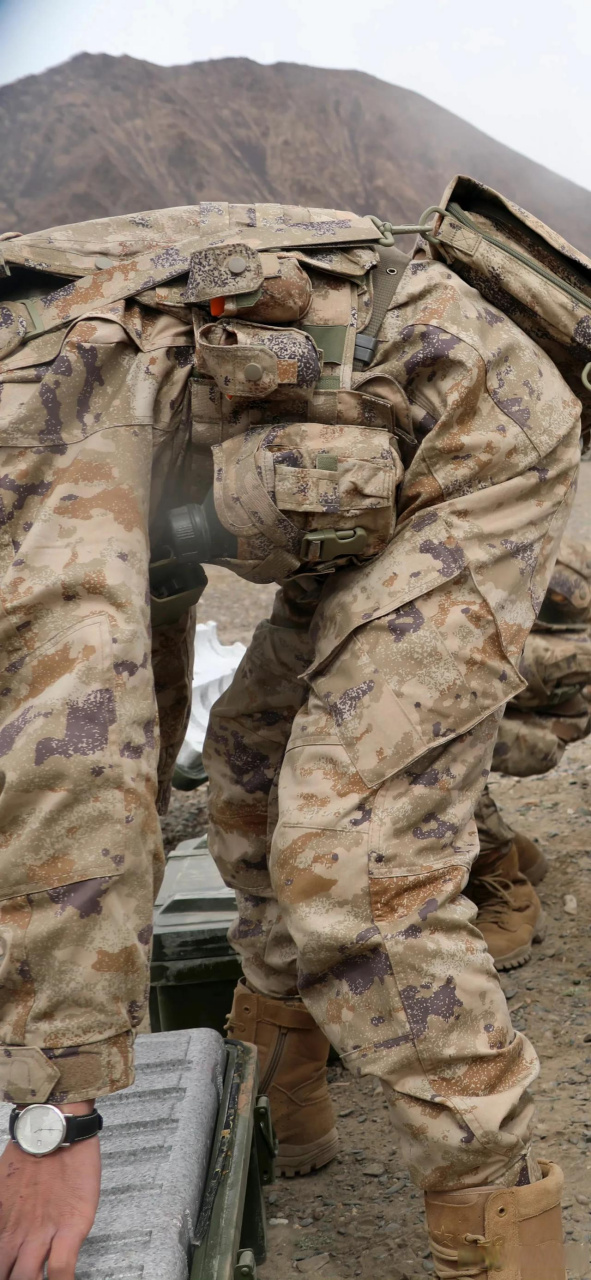 高清细节图片全方位展示21式冬作训服,这就是被广大军迷诟病的小