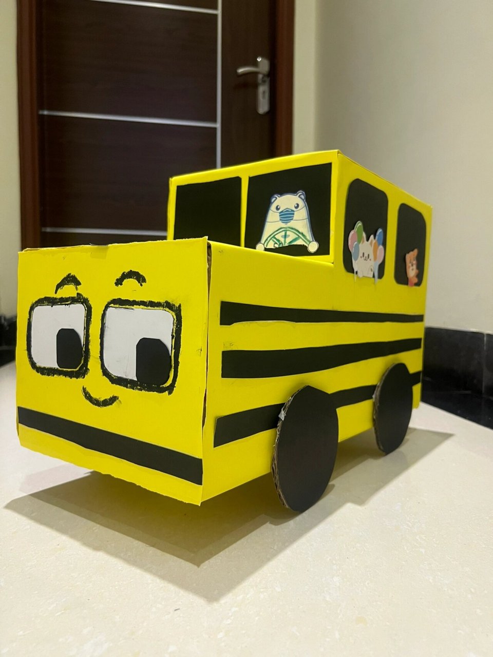 diy手工-幼儿园作业之变废为宝 手工小汽车变身成功