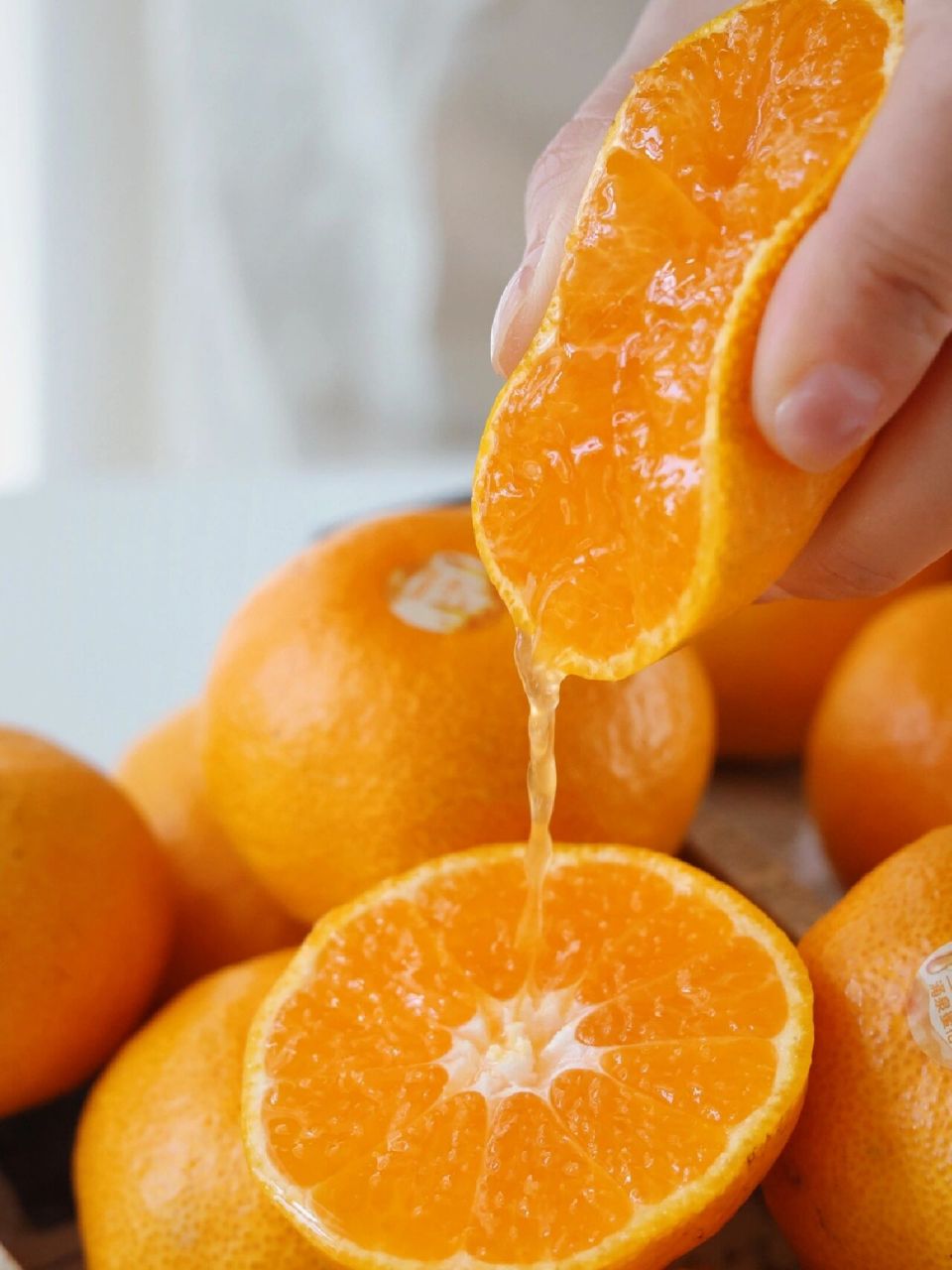 吃涌泉蜜桔就好比喝桔子汁 92一口一个爆汁儿very畅爽 丰沛的汁水和