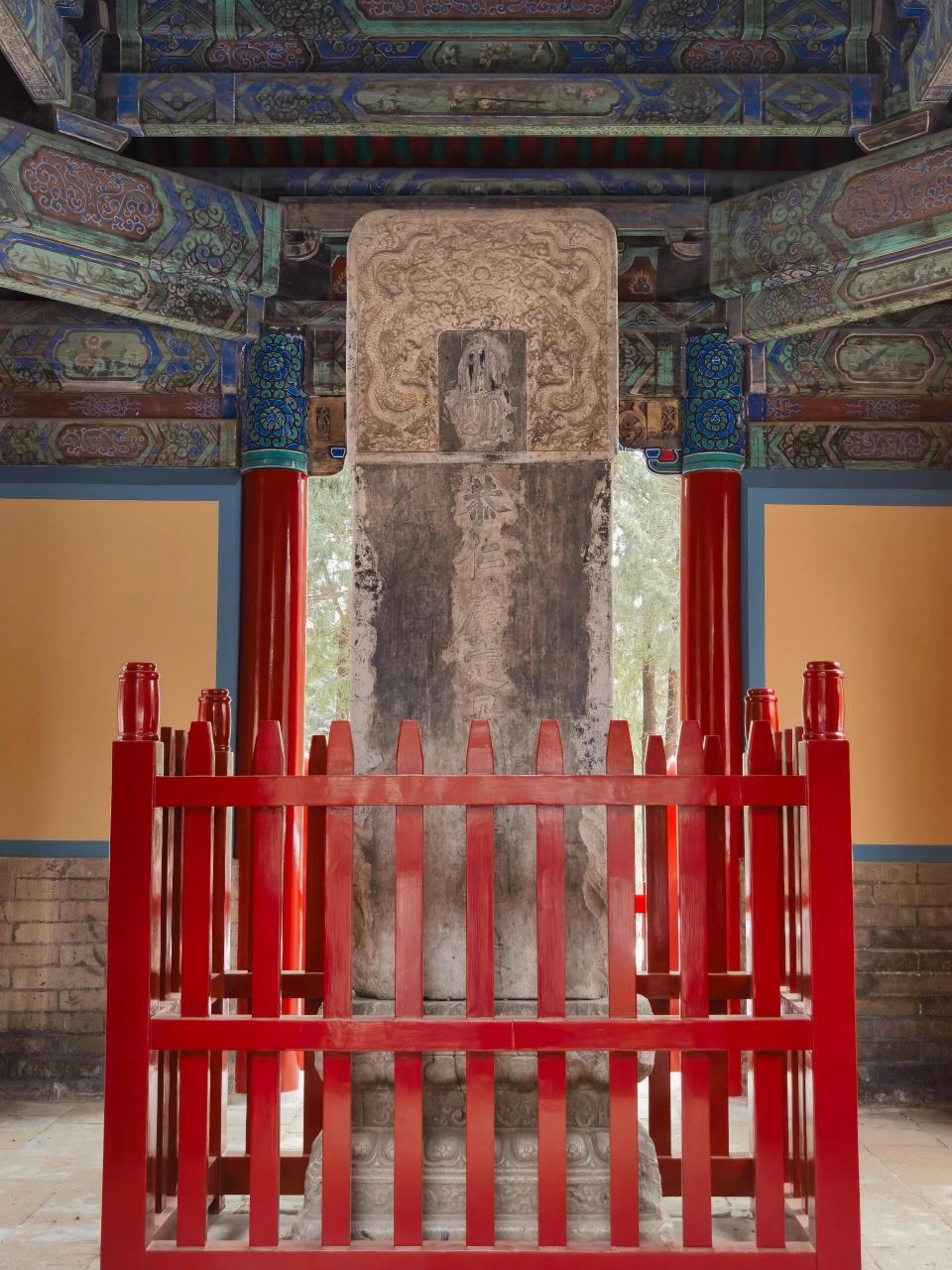 北京"十四陵"-景泰陵 景泰陵,位于北京市海淀区玉泉山北麓金山口,是