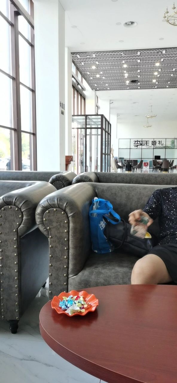 永远都不会知道明天和意外哪个先来 图一是七月去李氏婚纱重庆路店