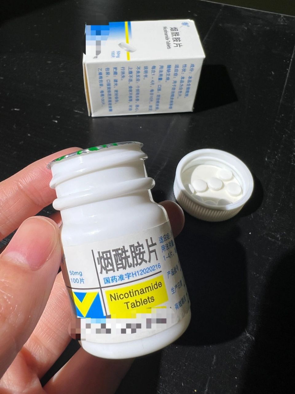 20 吃烟酰胺片小半年的感受... 脸上确实看着透亮有光泽了些,身上也白