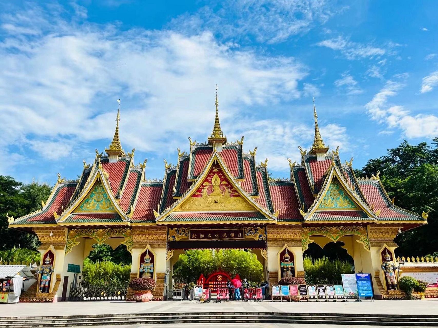 西双版纳 | 勐泐大佛寺 在西双版纳,村村寨寨有佛寺.