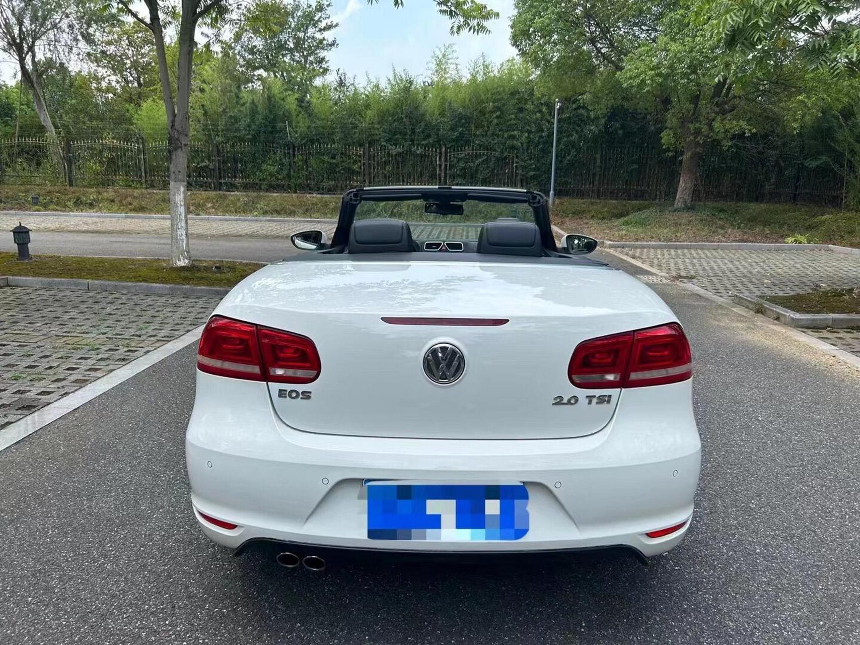 12年大众eos 曙光女神  全球第一台硬顶敞篷并且带天窗的车,流线型