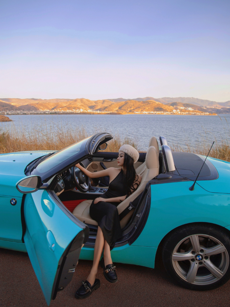 在大理美女配跑车,但这个场景你肯定没拍过 这是我今天开着敞篷带着