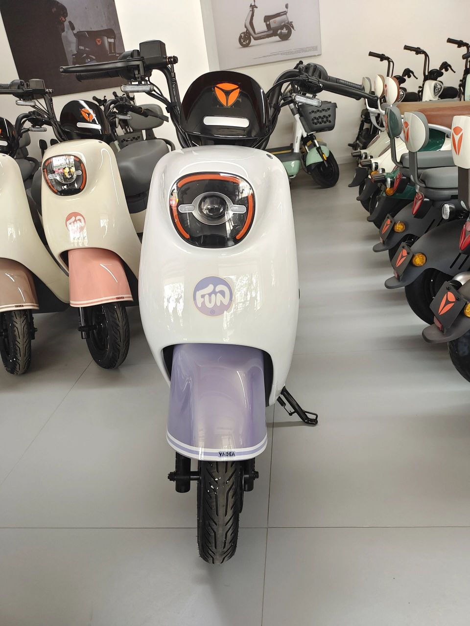 雅迪  欧欣 夏日炎炎,有你超甜. 这个紫色好少女心啊.