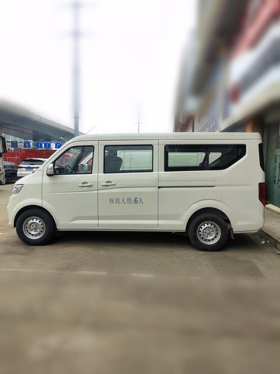 长安跨越星v5新能源客运版面包车.宁德时代41.86度电池!