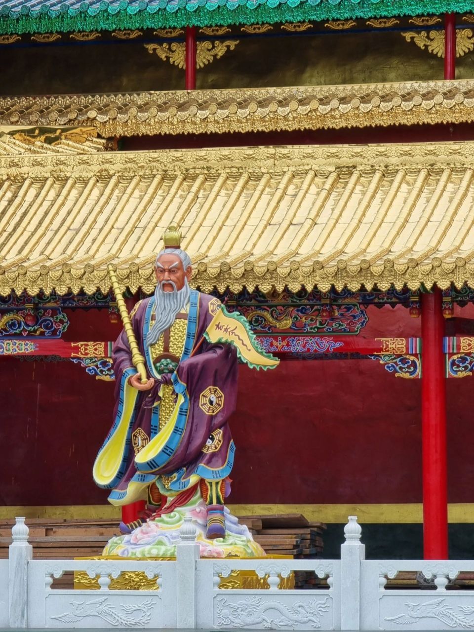 西宁 九天圣都 扎麻隆凤凰山 扎麻隆凤凰山位于青海省西宁市湟中区