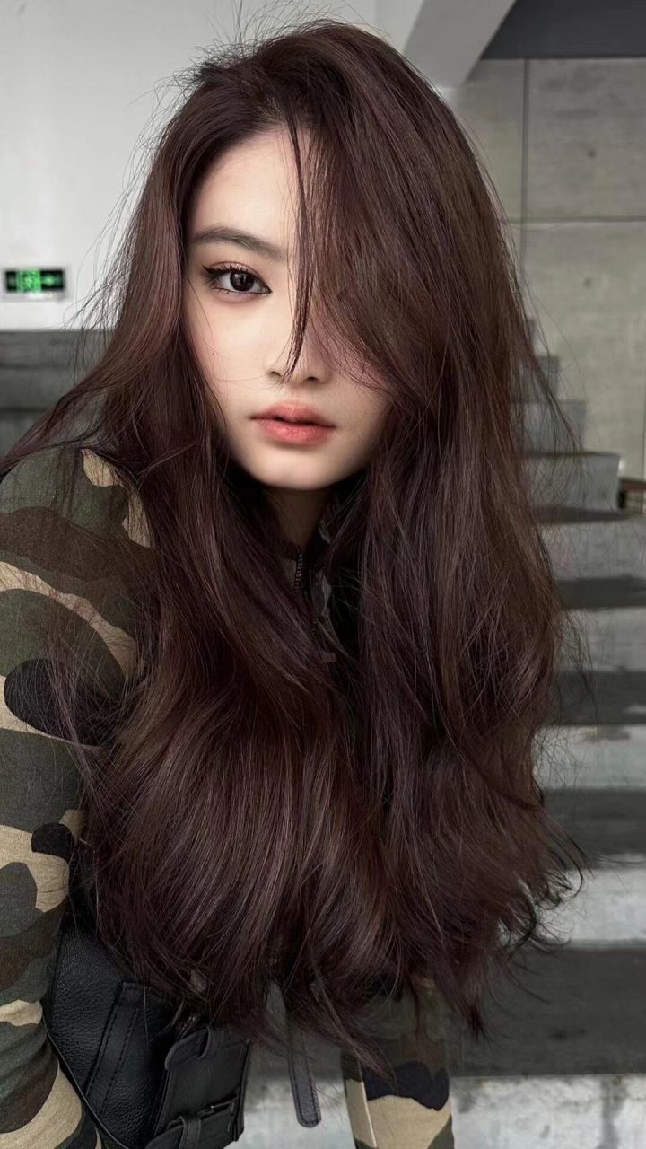 深咖啡色 # 女生一定要尝试这款发色低调温柔又显白 累今日推薦一款不