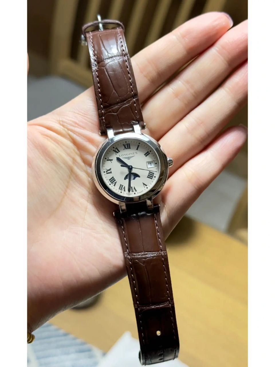 浪琴心月手表更换表带   自己动手换表带 换了皮表带感觉像是换了一块
