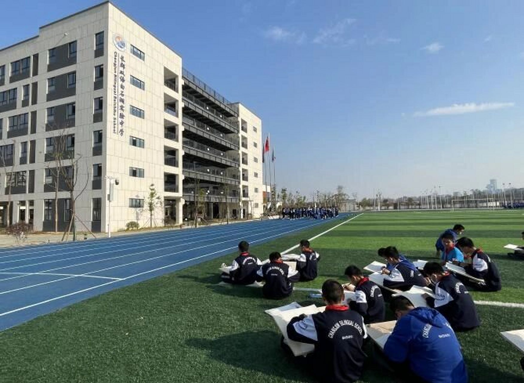 长郡双语白石湖由望城区人民zf和长郡双语实验中学合作打造,办学鼓＃