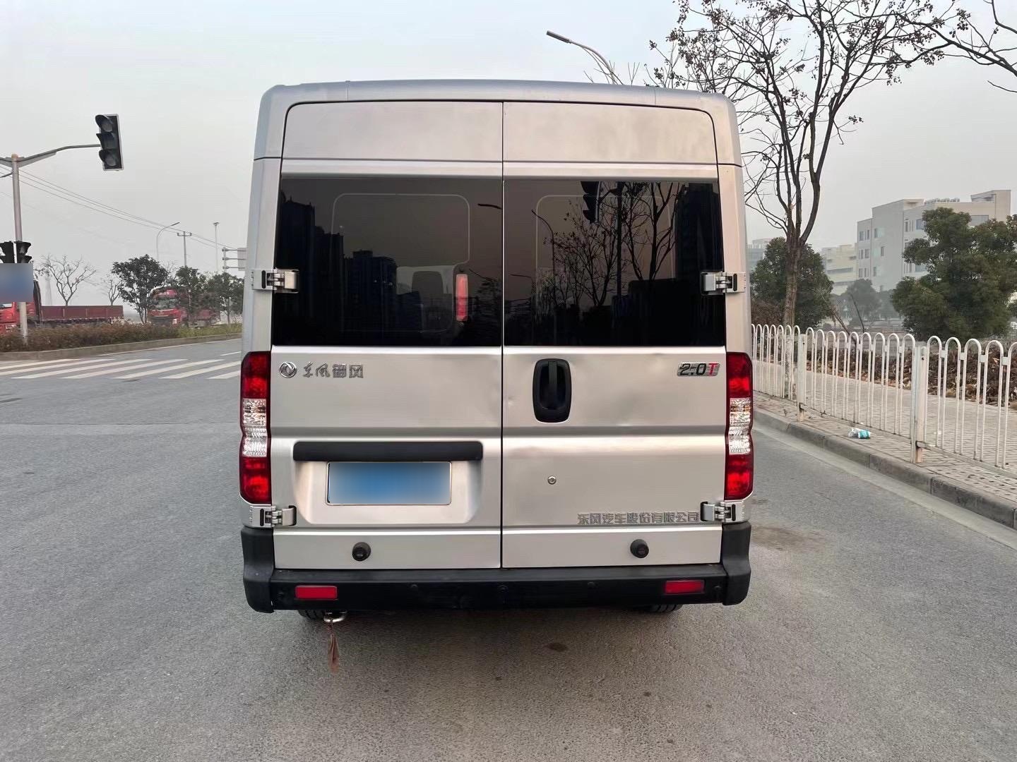 刚到一台22年东风御风2.0t的7座小型普通客车,柴油版国6标