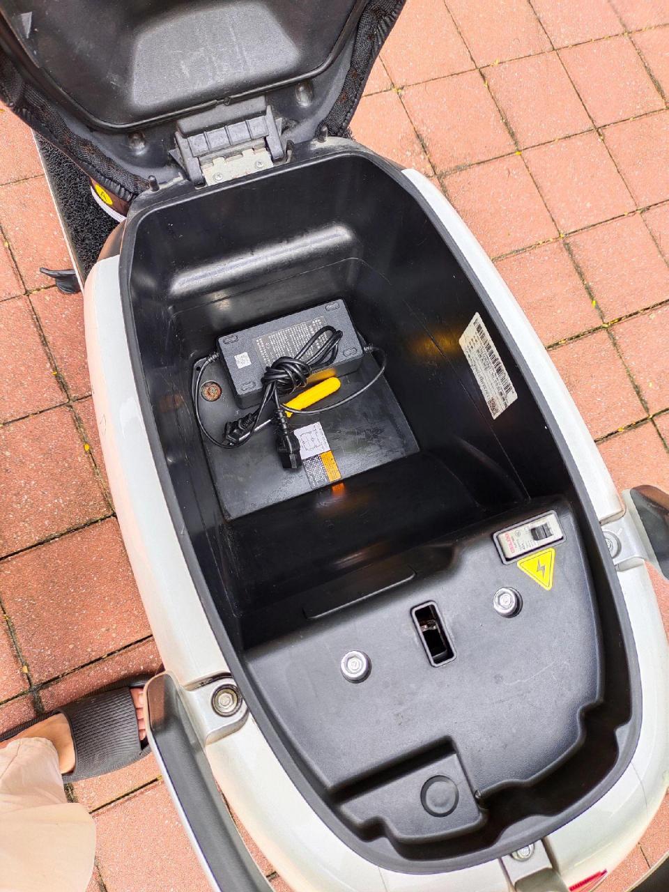 雅迪g5电动车,72/23安电池