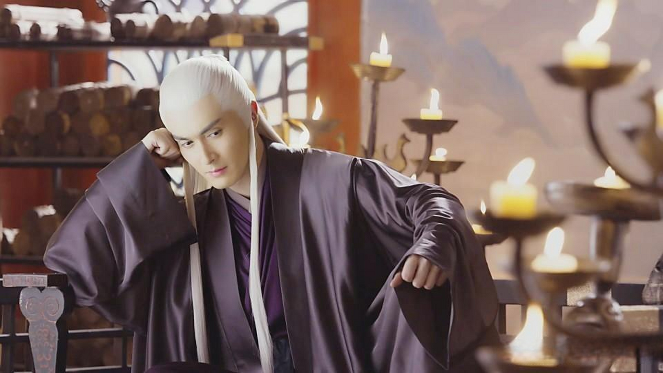 为了给凤九大婚惊喜,东华帝君舍下脸向白浅少绾寻求帮助 凤九带着两个