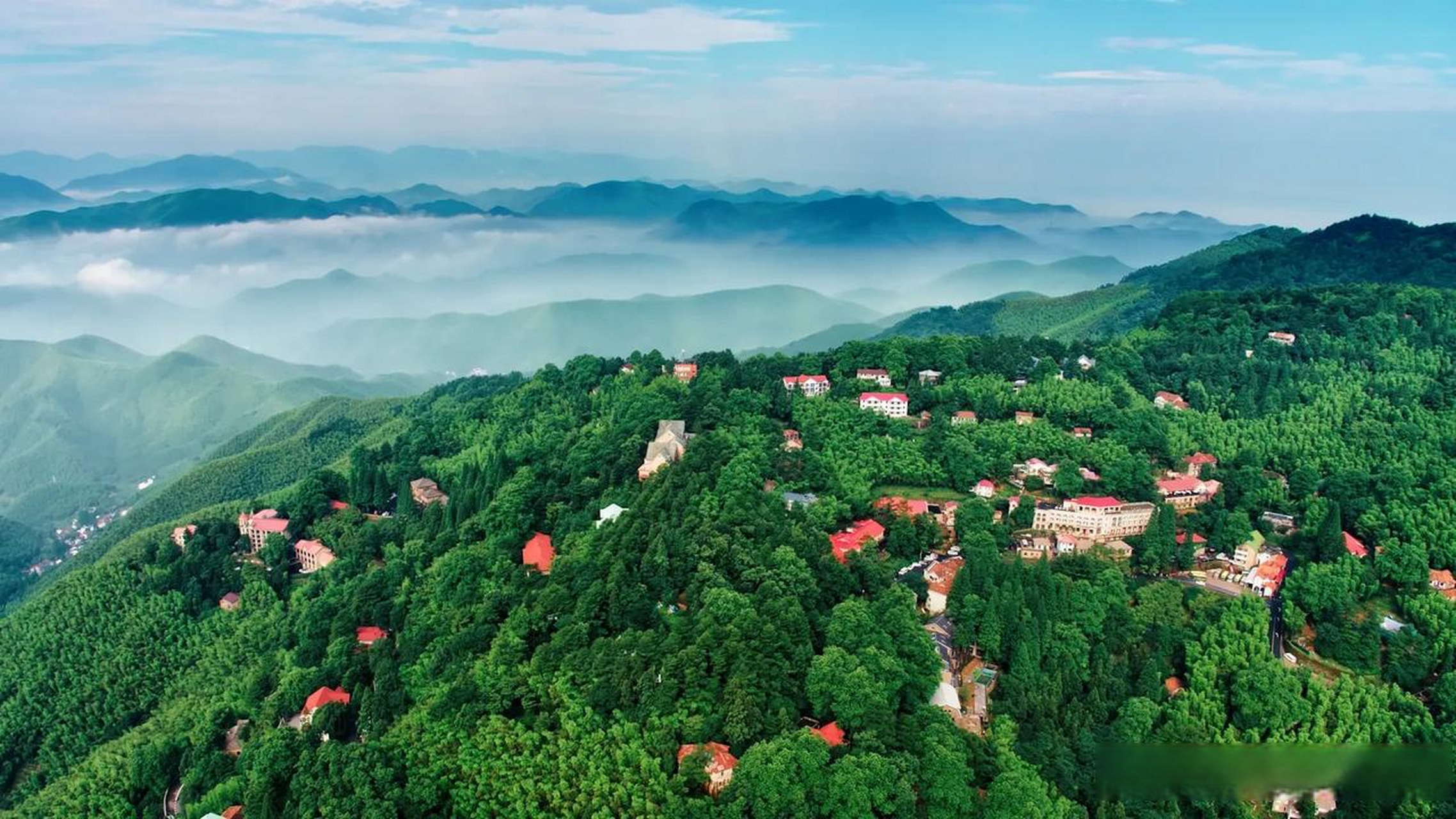 莫干山,一个隐藏在浙江省湖州市德清县的避暑天堂,这里绿树成荫,与