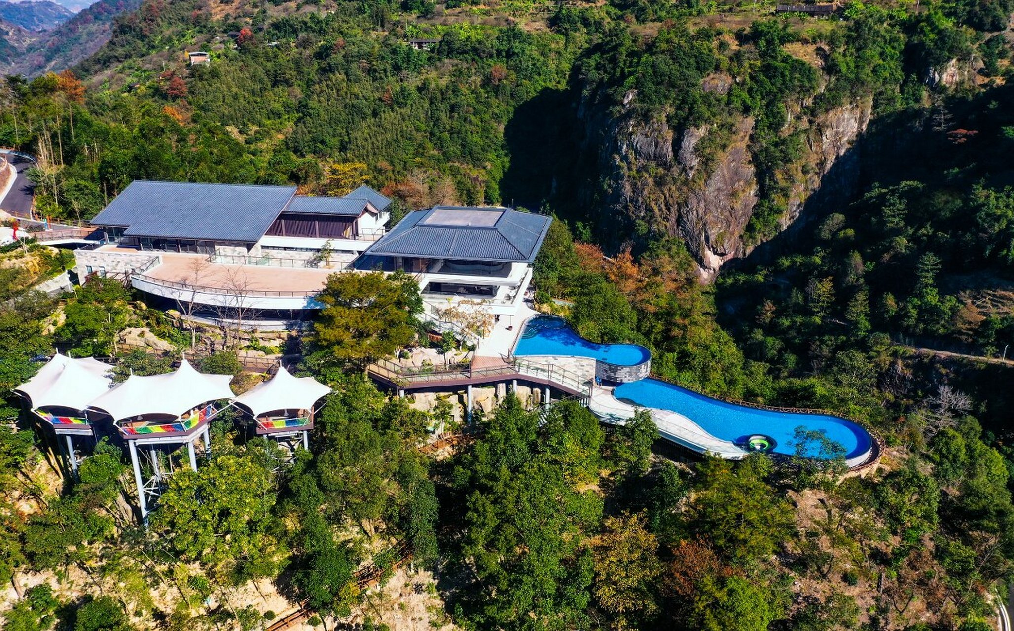 福州永泰御温泉 必去打卡点! 1.无边泳:独一无二双层叠拼无边泳池!