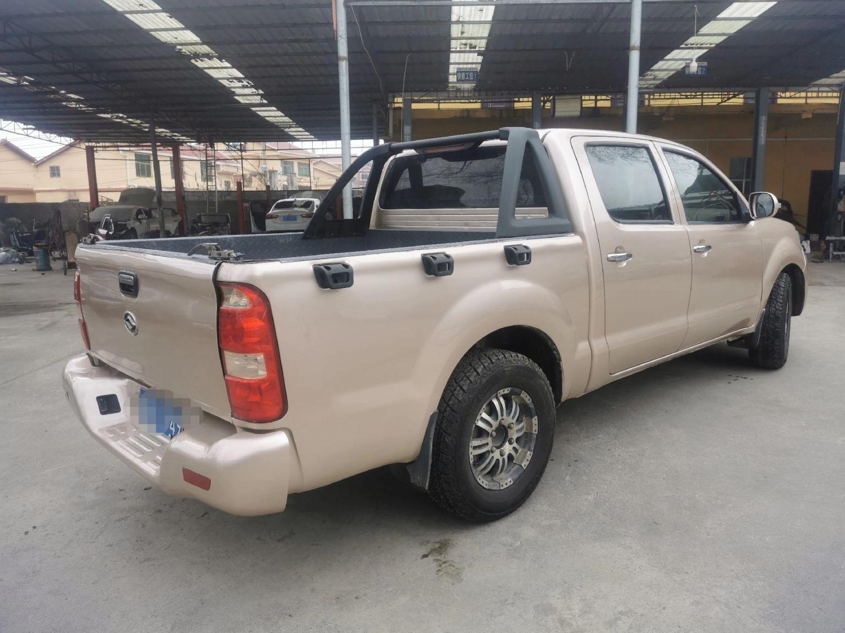 新到一台14年上户黄海n1皮卡,车况精品已安全行驶10万公里实表,搭载的