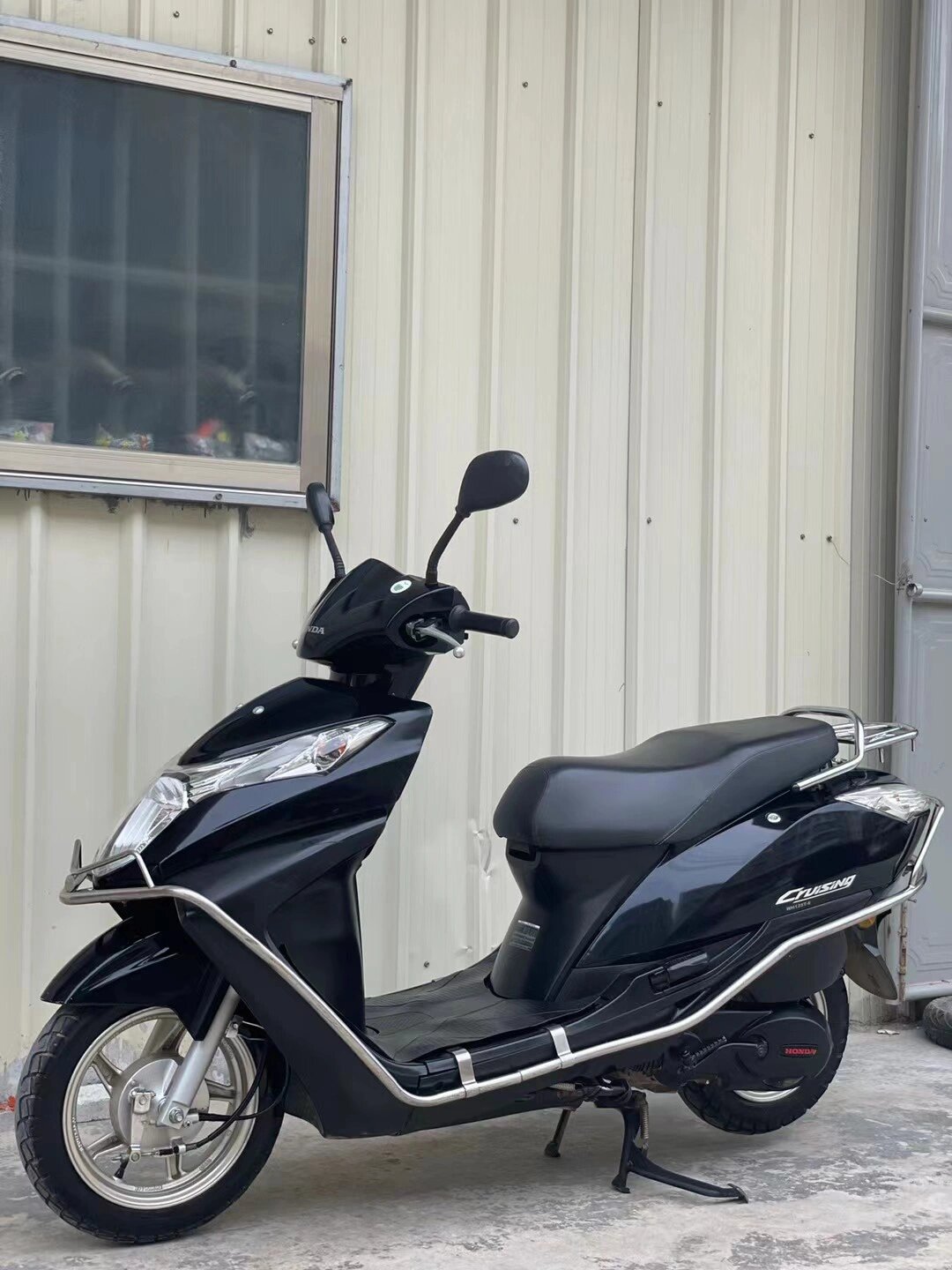 出售2013年出厂五羊本田酷影125!标配!手续齐全!实表9700公里!