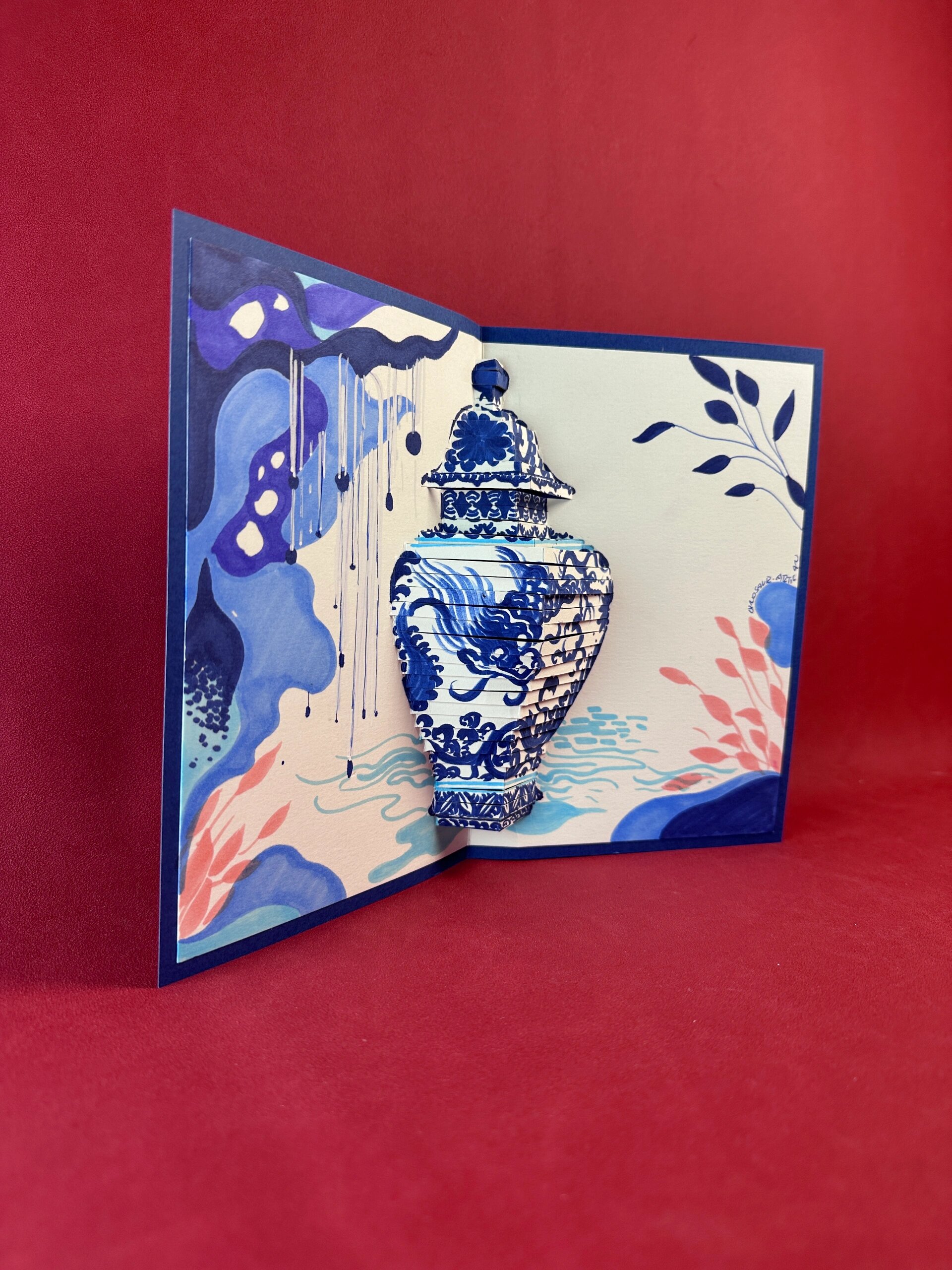 少儿创意美术《立体青花瓷》