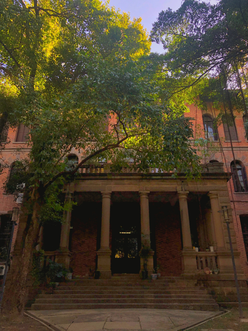 福州华南女子文理学院旧址,闹中取静,环境清幽,里面的建筑和树木都很