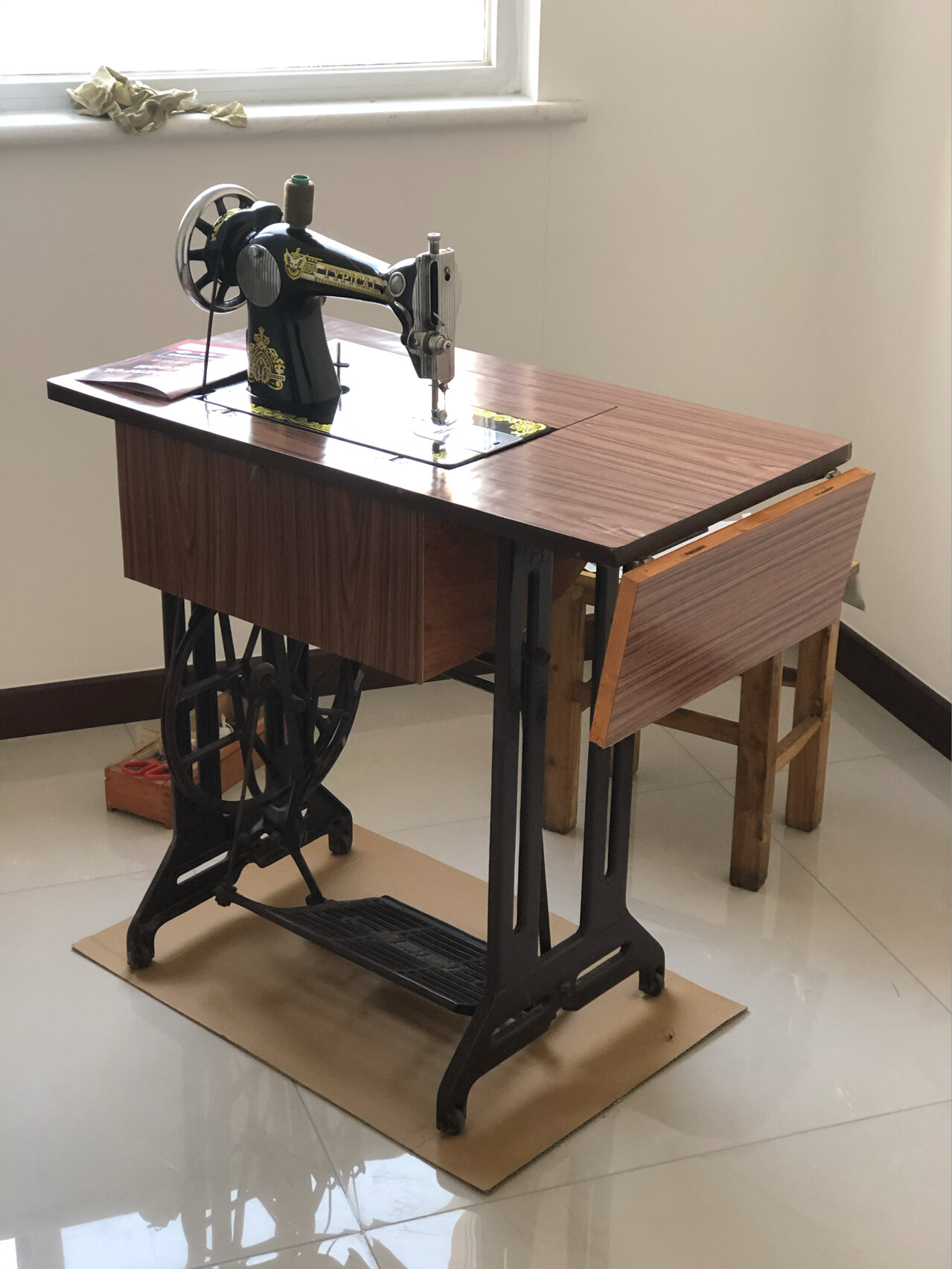 搬家中的老物件—老式缝纫机 估计已经很少人知道三转一响一咔嚓四十