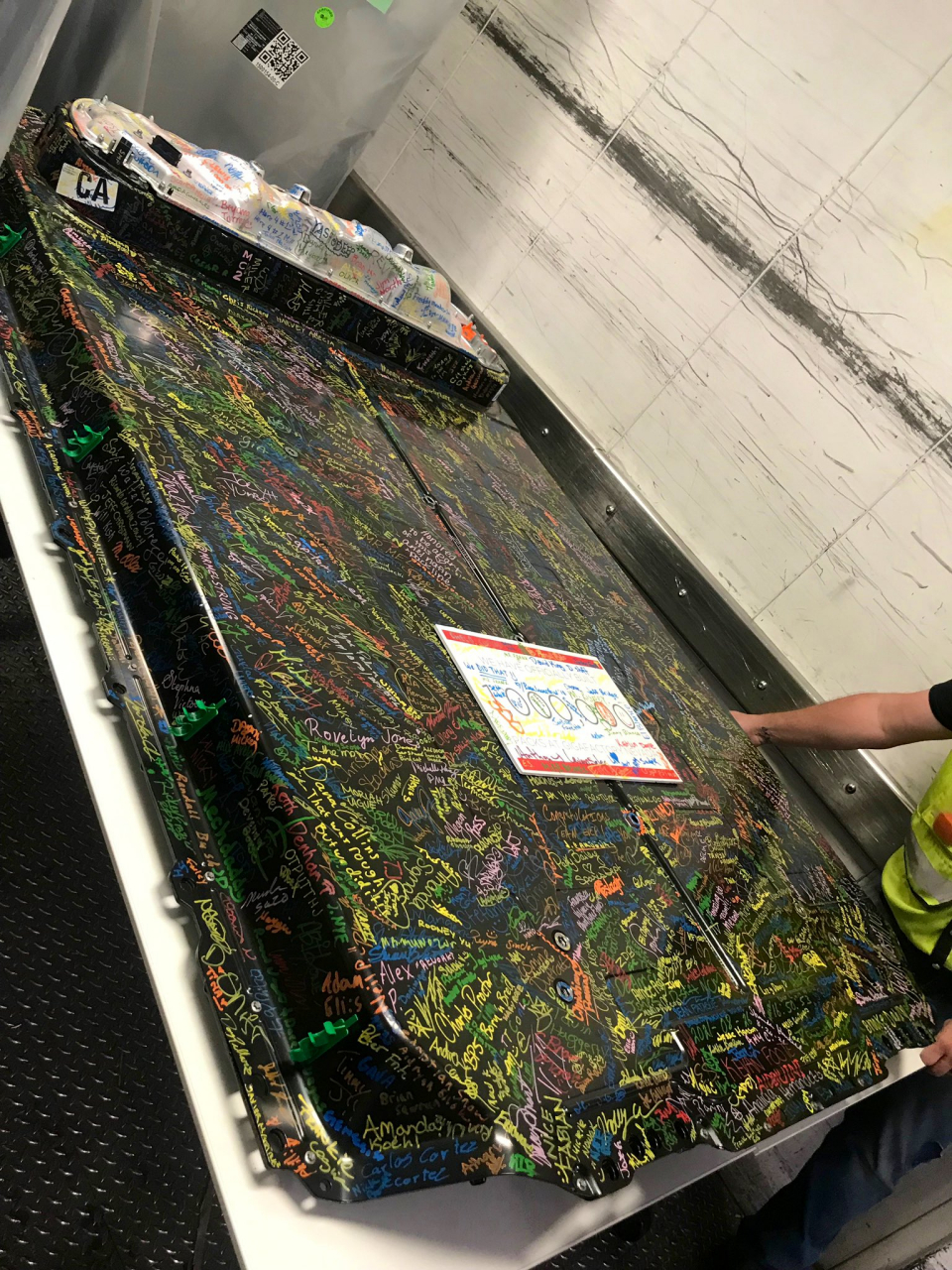 特斯拉 giga 1 第 100 万个电池 pack 高压总成下线了.