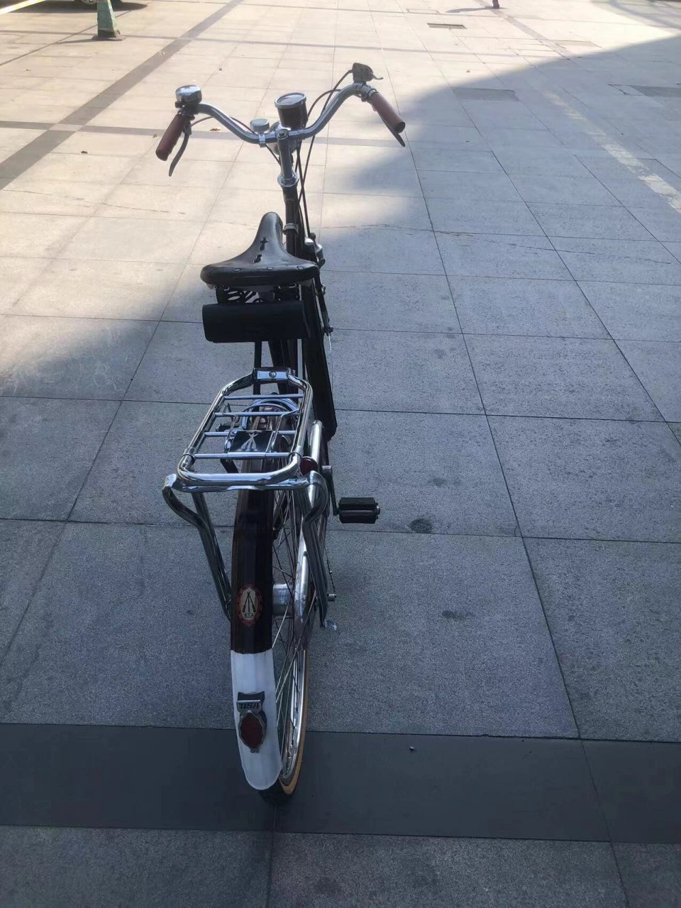 英国三枪自行车 该车型是50年代产的,大小是26斜梁女车,(请看好是26