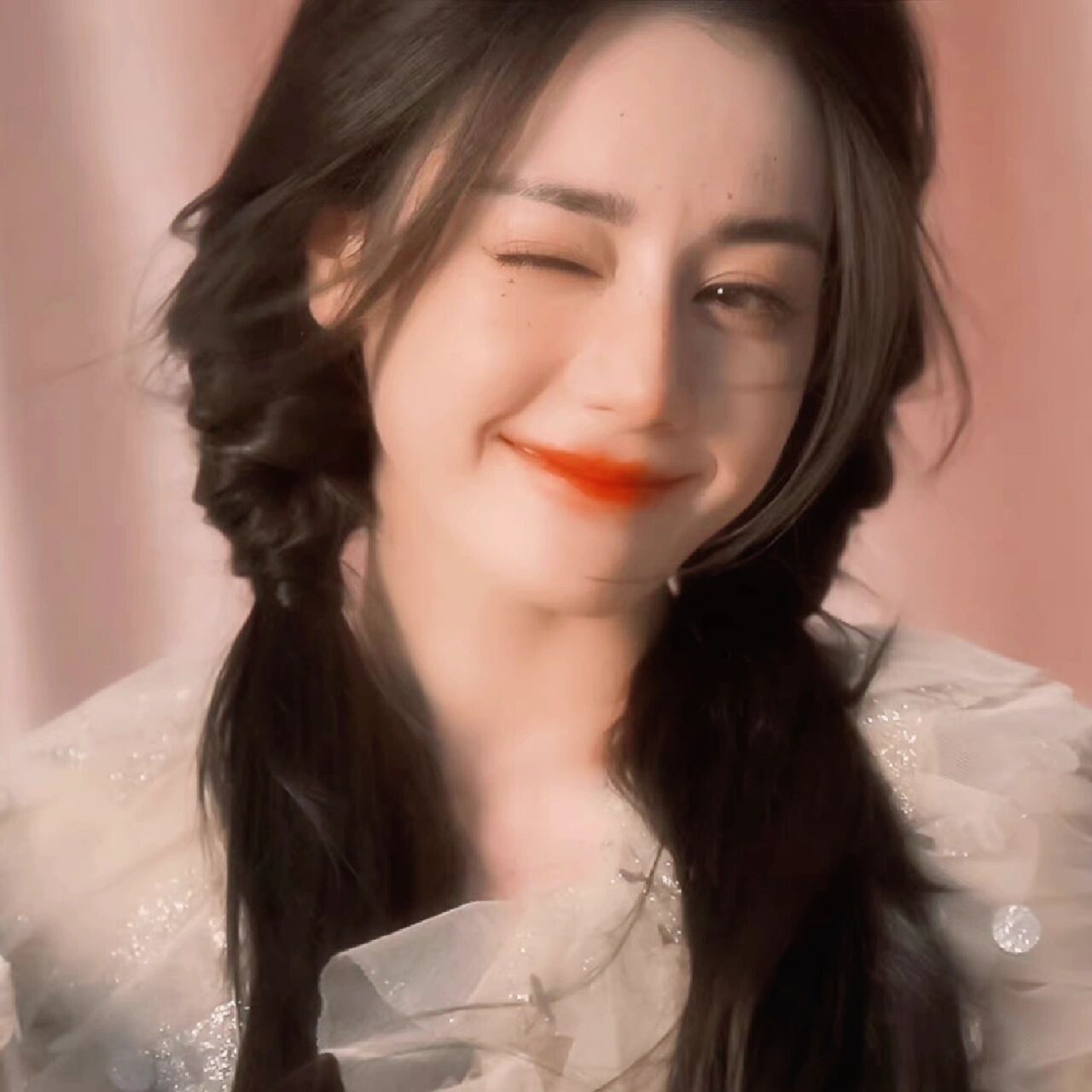 图片来源:迪丽热巴超话