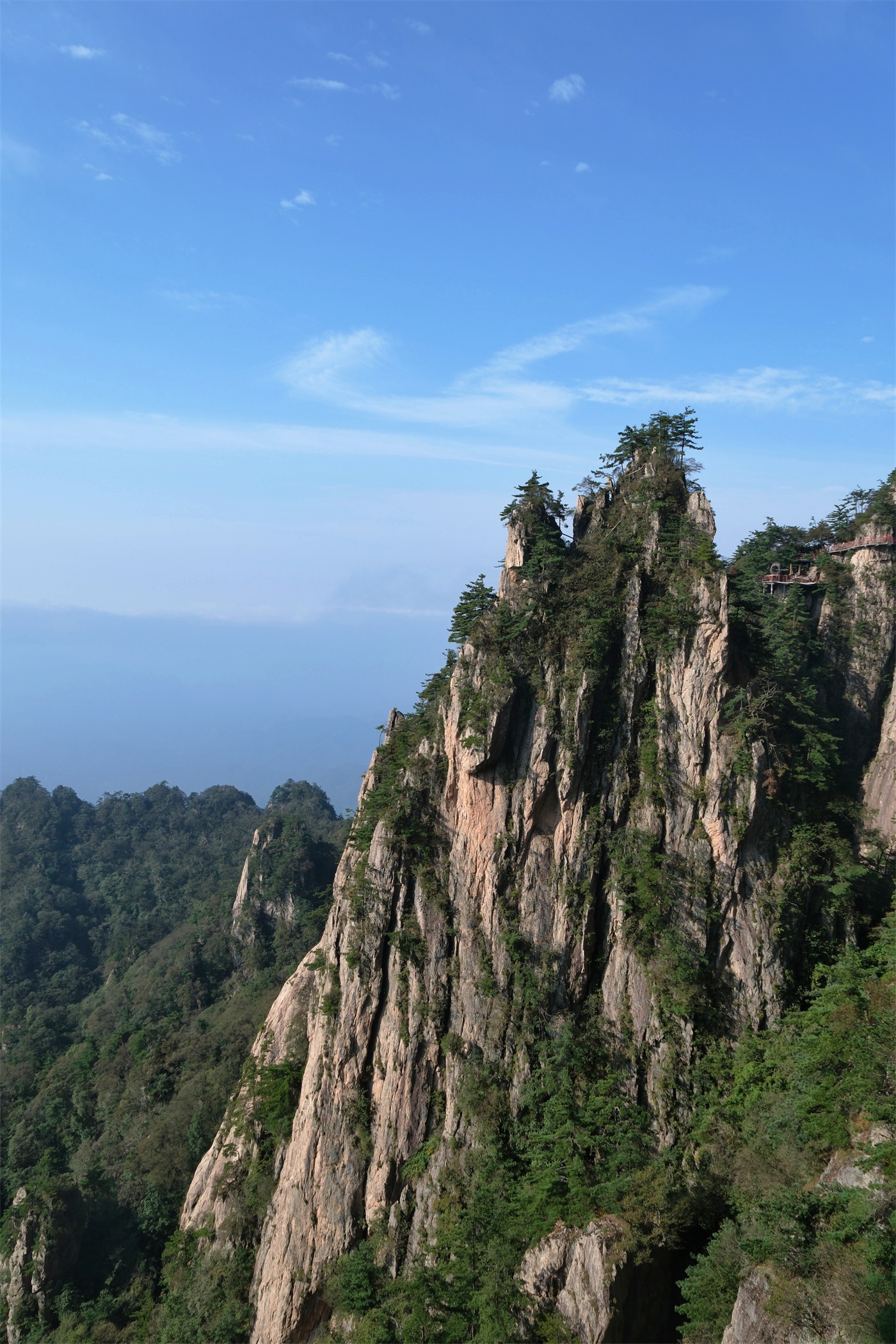 《游老君山之一》老君山,位于河南洛阳栾川县,是国家5a级景区,国家级