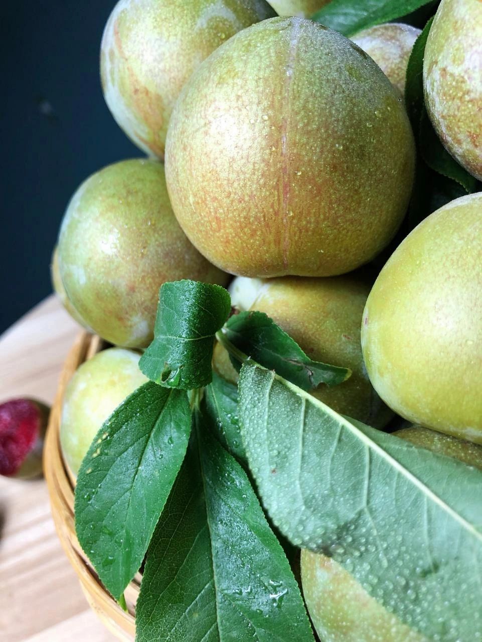 珍稀品种味帝李 珍稀品种味帝李 李子中的帝王级,尝鲜60 9甜1酸,怕