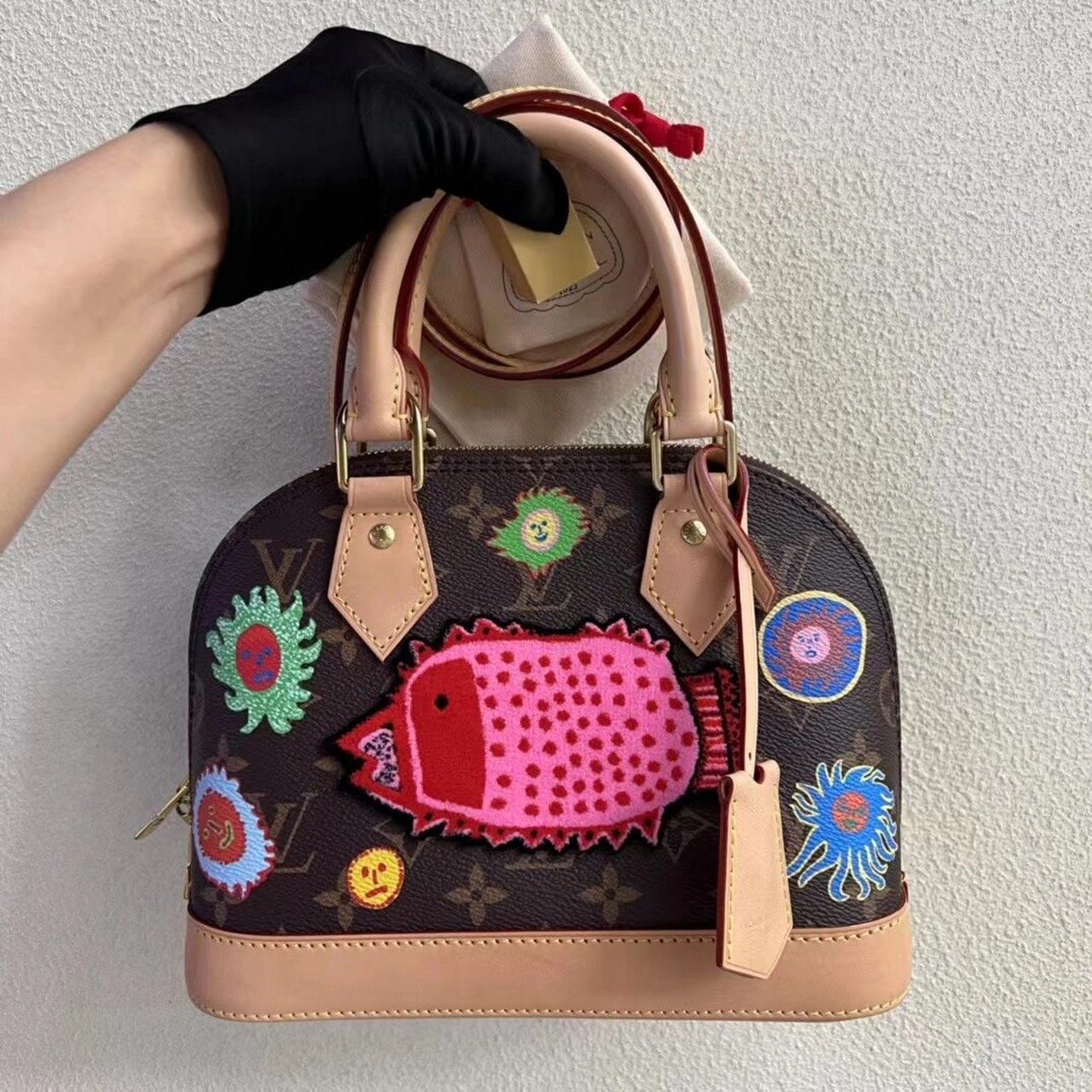 lv限量款草间弥生贝壳包 99新成色95   lv  alma bb 贝壳包 草间