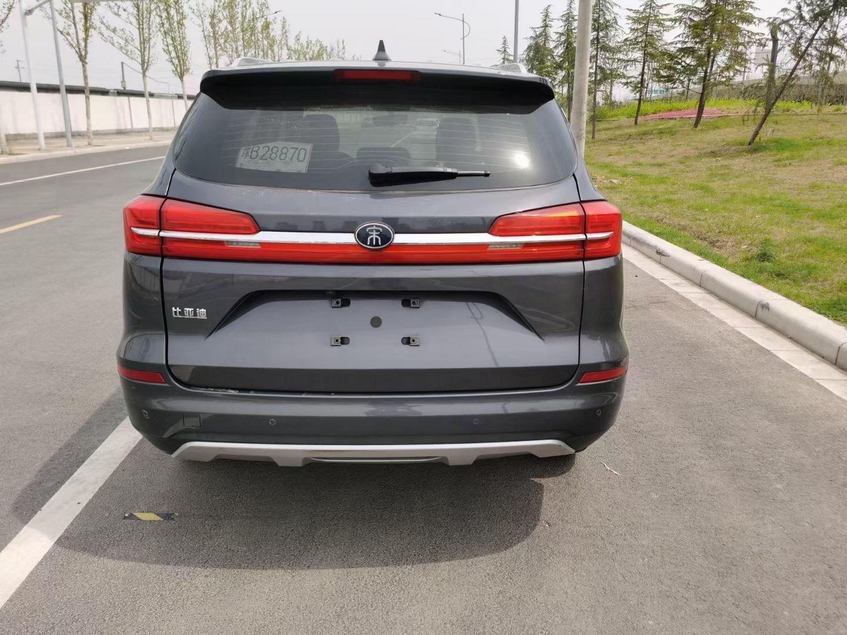 新到2020年比亚迪宋,自动挡车型,配备天窗,一键启动,无钥匙进入,定速